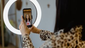 Content creator recording a video with a ring light to earn money from Instagram through reels and brand collaborations