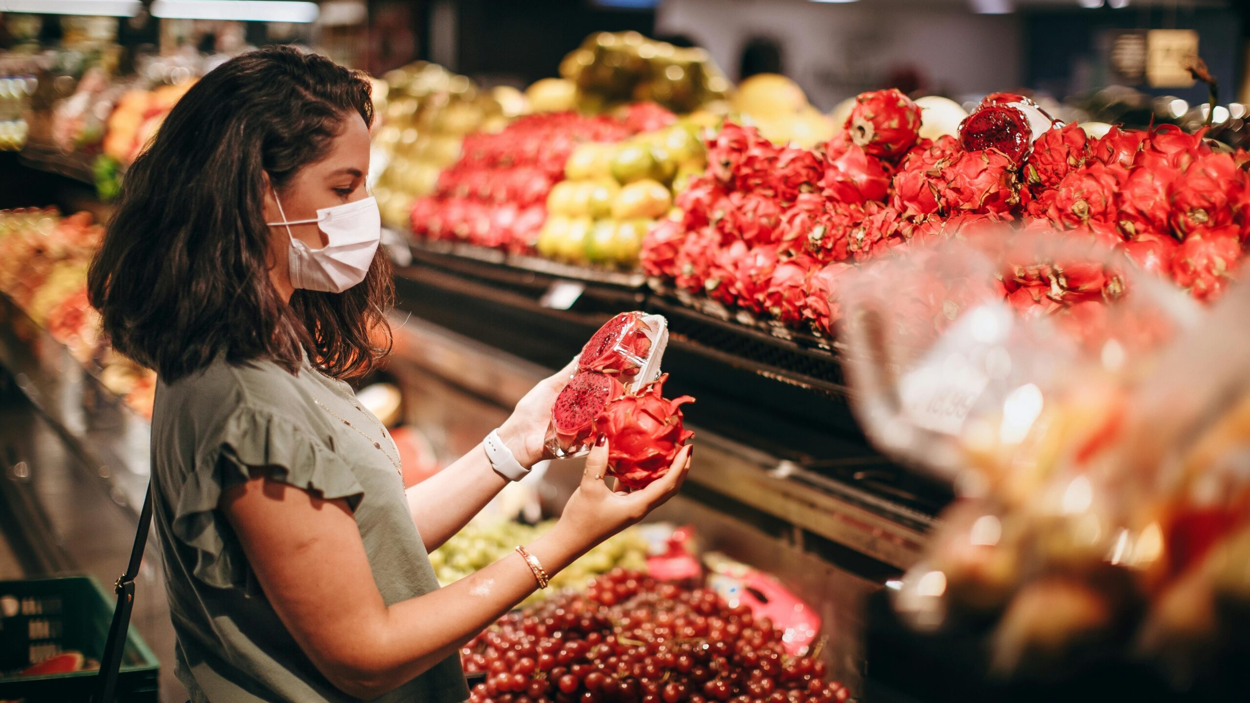 Grocery Shopping Smarter: Apps and Lists to Cut Waste and Costs shown on a smartphone while planning weekly groceries